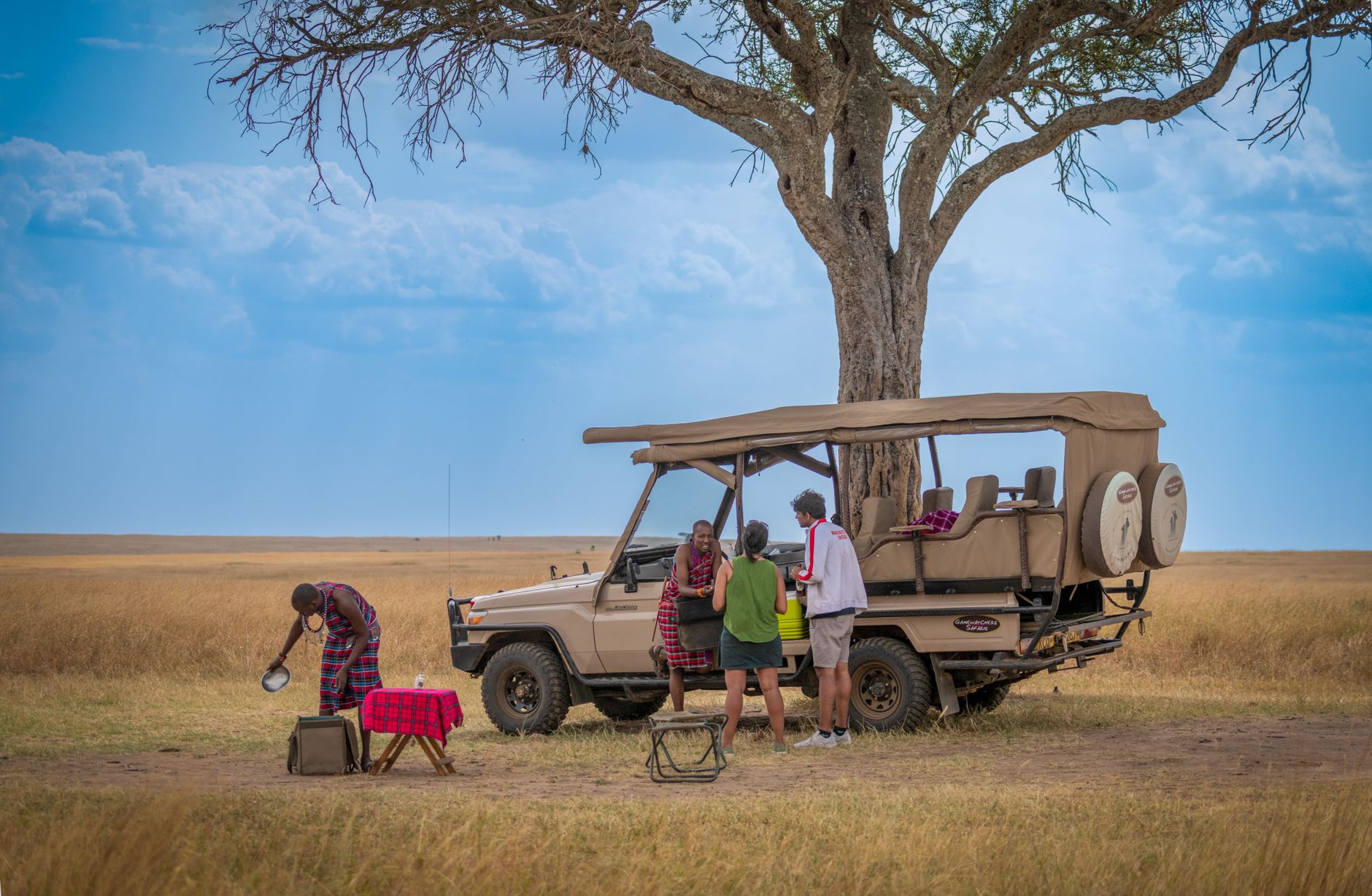 Kenya Safari Packing List for French Speakers: What to Pack -- Photo by 伟达 严 on Pexels