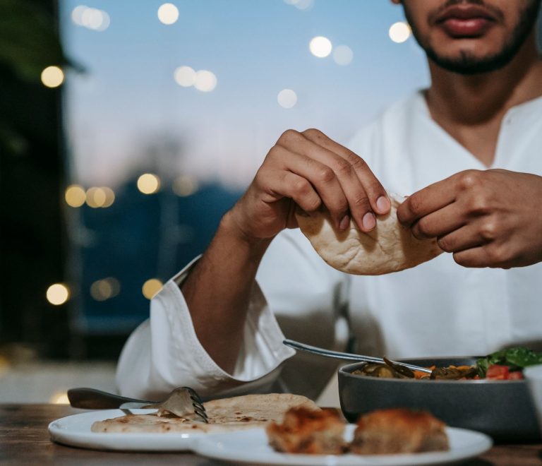 Ramadan Safari Planning Guide for Arabic Speakers -- Photo by Michael Burrows on Pexels