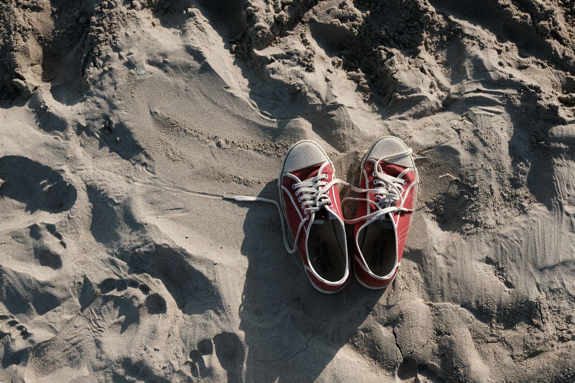 Diani Beach Can I Wear Reef Shoes: Safe Tips -- Photo by Vitaly Kushnir on Pexels
